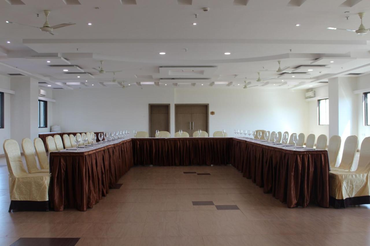 Aishwarya Regency Hotel Talegaon Dabhade Exterior photo