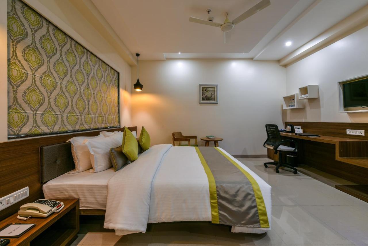 Aishwarya Regency Hotel Talegaon Dabhade Exterior photo